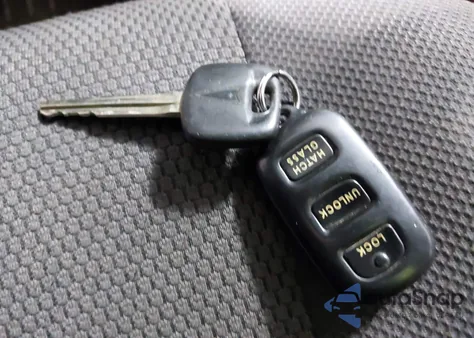 2005 Pontiac Vibe from USA, damaged, VIN 5Y2SL63885Z479484